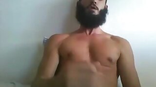 Beared fellow jacking his dick - ThisVid.com