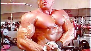 Milos Sarcev - Chest and Pump Session from 1997