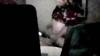 Beefy anon dad using a cumslut bottom on hidden cam (sorry for video quality, dark room video)