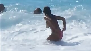 Accident beach woman public - ThisVid.com