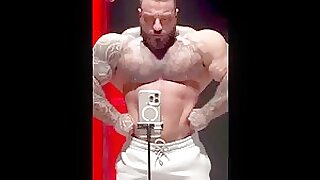 Massive italian bodybuilder!