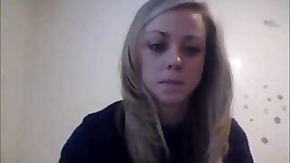 Gorgeous American teen girl masturbates with a vibrator - ThisVid.com