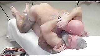 sensual muscle bear daddies