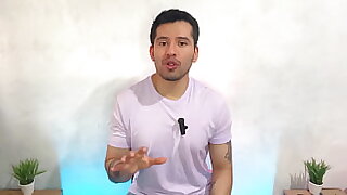 Hombre maduro hetero recibe masaje del joven amigo de su hijo y le paga dandole verga a pelo en el cuarto de visitas&excl; Relato sexual