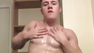 Biggreenmuscle dancing and rubbing oil over his body