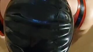 A Master was in Town this morning, he wanted to piss. Serving him is always so hot …