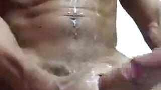 A sexy hunky cummer who has some videos here and there but is still unidentified ?