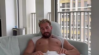 32 Muscle Hunk James Whipp jameswhipps onlyfans