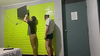 Servicio a la habitaci&oacute;n termina en partida de culo &lpar;Trailer&rpar;