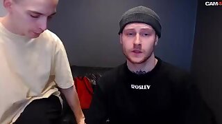 Russos se exibindo em show