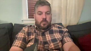 Str8 Daddy jerks off one out while he's horny