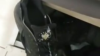 Twink cums on ... trainers