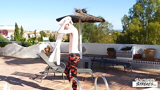 Peeping Taylor (Noah Pierce, Taylor Mason)