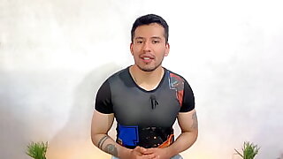 Joven de 20a&ntilde;os rellena el culo del Barbero Colombiano del barrio&excl; Lo coge a pelo en su barberia- Relato sexual