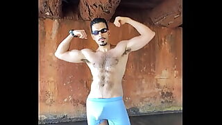 Tomei banho no rio e fiquei de pau duro