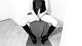 Fingering my ass until I cum &excl;