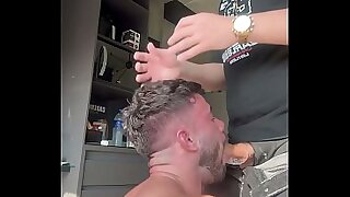 DANDO LEITE NA BOCA DO PUTINHO