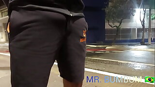 PAPAI URSO NO PONTO DE &Ocirc;NIBUS DE PAU DURO LEVA A PUTINHA PRA CASA E DA UM CHA DE PIROCA PRA VADIA &lpar; COMPLETO NO RED&rpar;