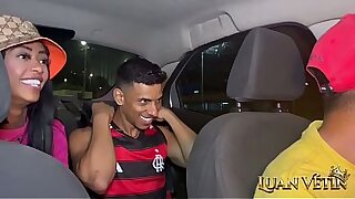 Motorista de Aplicativo&comma; faz suruba ah 4 dentro do carro