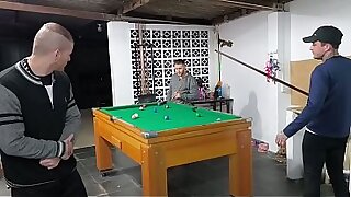 O padrasto do meu amigo chegou em casa antes do hor&aacute;rio esperado&period;&period;&period;  Fomos pegos no flagra&excl; Assiste at&eacute; o final e v&ecirc; o que aconteceu&period;