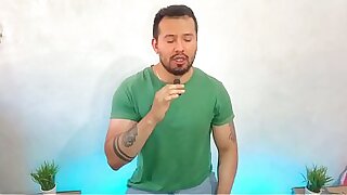 Mi jefe militar argentino me vuelve su cadete tragon de verga&excl; me pre&ntilde;a el culo cuando el manda&period; Relato sexual